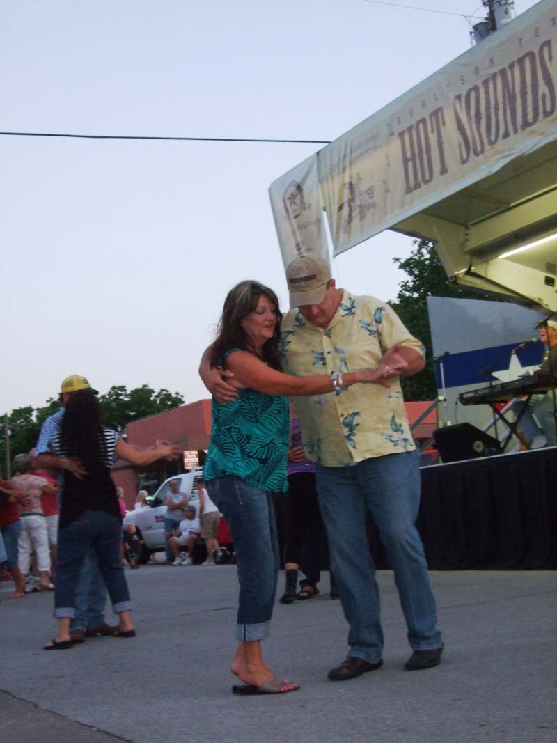 photo of fans dancing